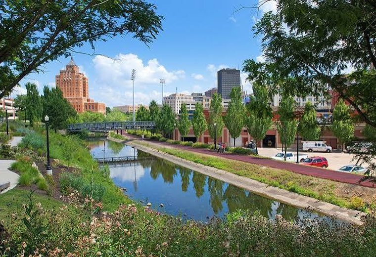 The Towpath and the Canal District, Akron